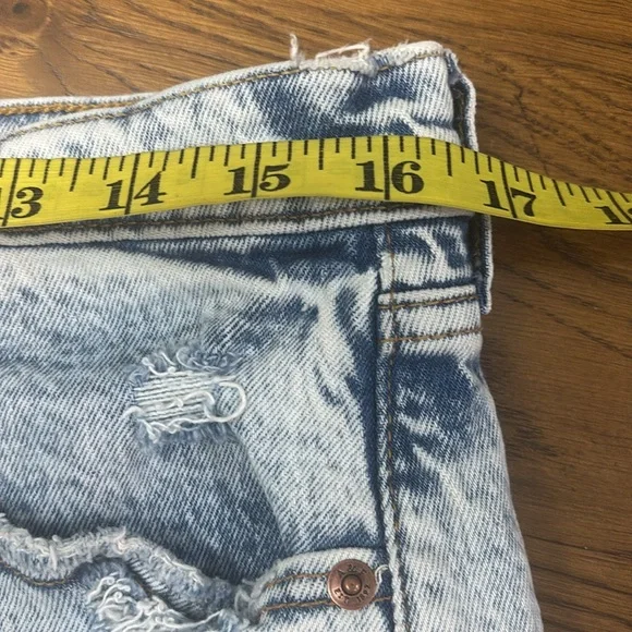 ABERCROMBIE & FITCH Distressed Light Wash Mom Short - Picture 6 of 9